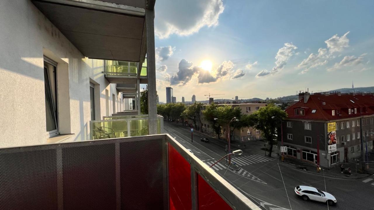 Апартаменти 2 With Terrace, Prievozska Street